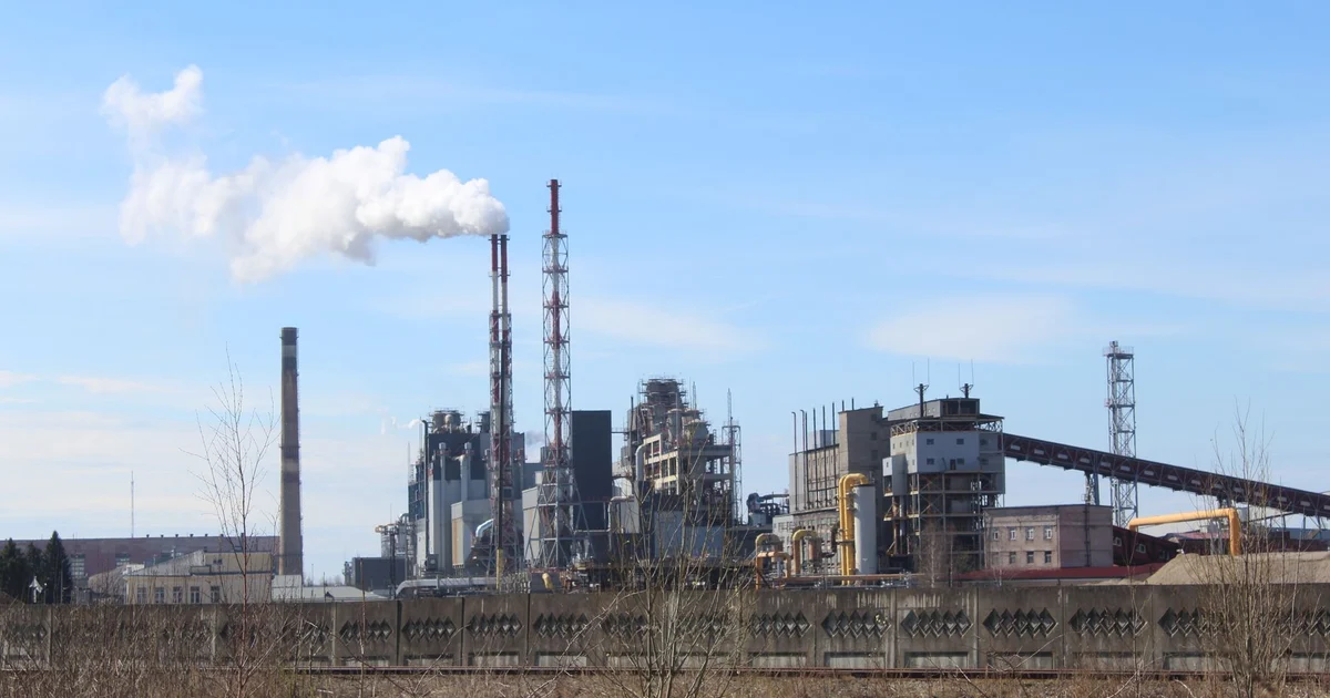 Foto ilustrativa de instalações industriais; não retrata a usina ou o empreendimento citado.