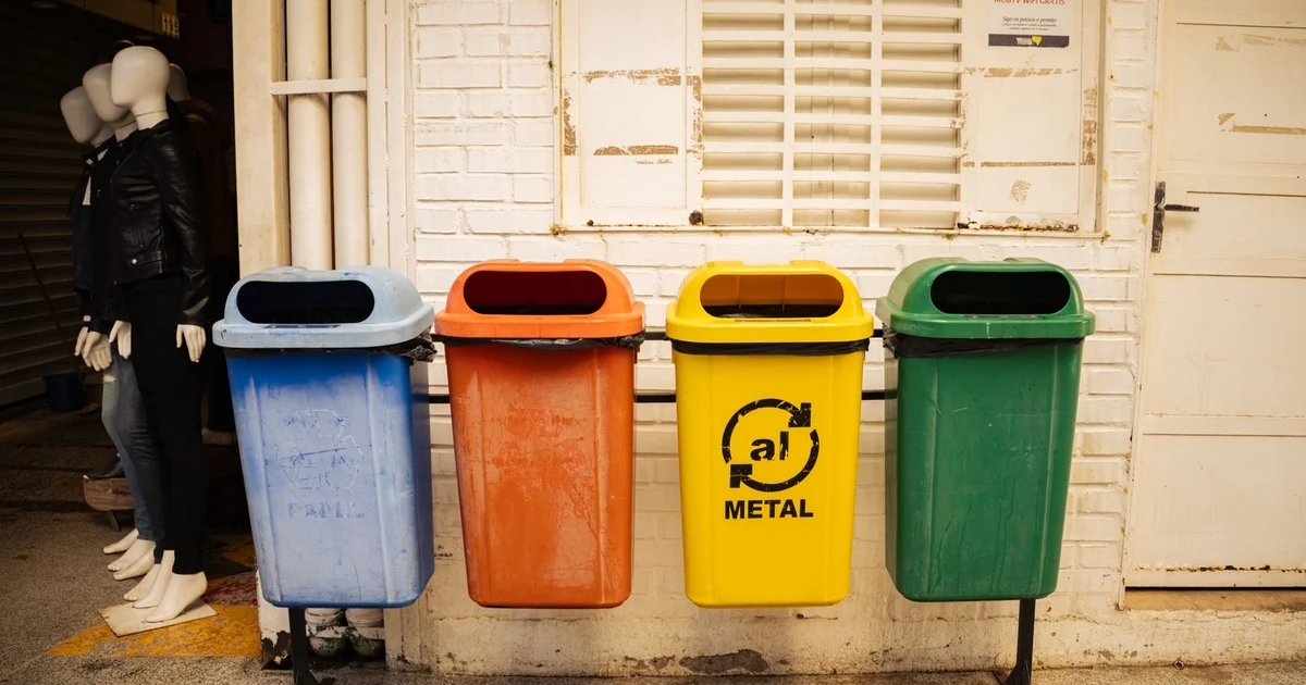 Arte editorial sobre Ecopontos e Itaquá Recicla retomam atendimento na terça