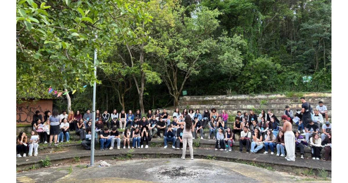 Estudantes do Cursinho Pré-Vestibular e da Escola de Líderes visitaram USP e ESPM para conhecer possibilidades de carreira — imagem divulgada pela fonte.