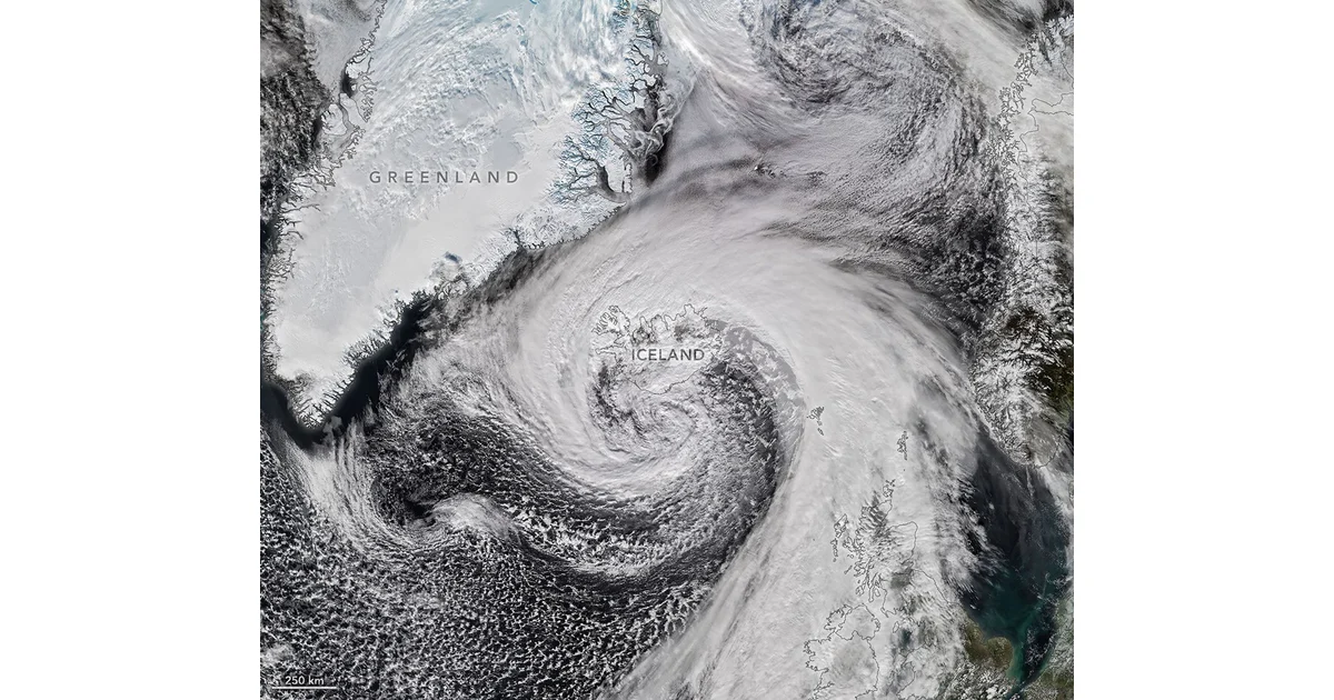 Imagem de satélite do ciclone extratropical perto da Islândia, em 14 de outubro de 2026.