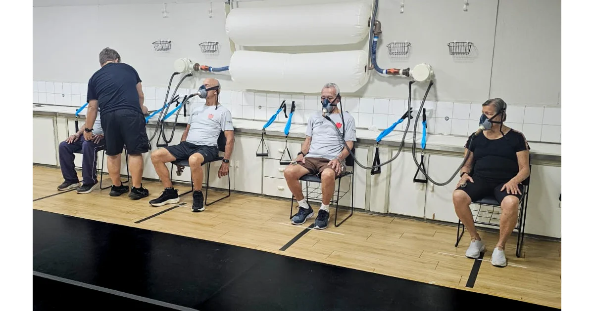 Inalação controlada de ar rarefeito pode ser estratégia para atenuar sintomas de Parkinson — imagem divulgada pela fonte.