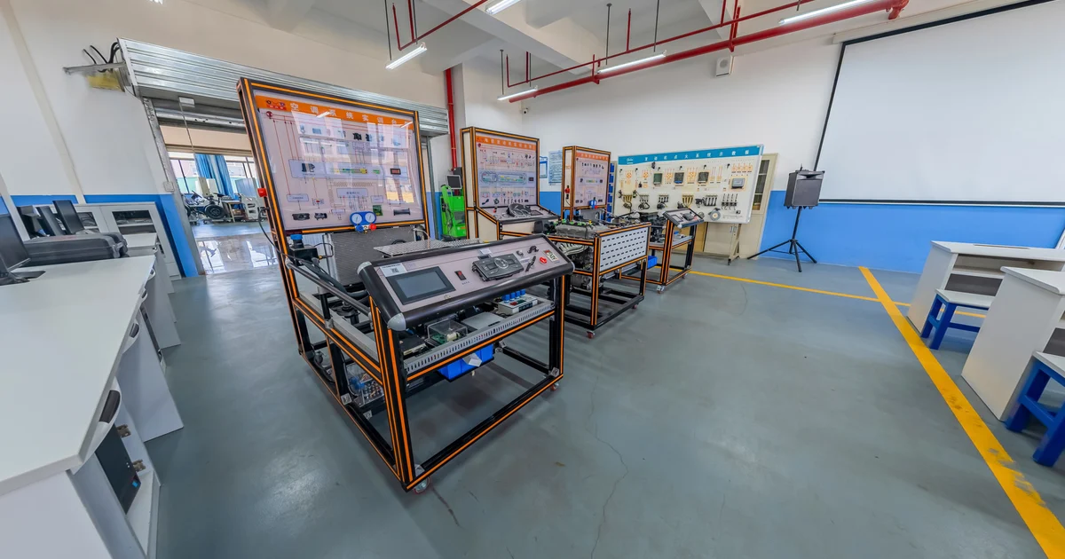 Foto ilustrativa de formação profissional; não retrata os participantes ou a instituição citada.