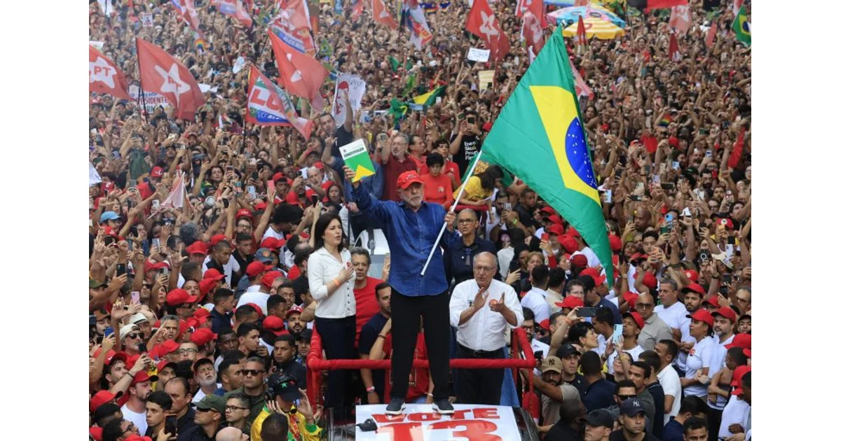 Lula encerra campanha das Eleições 2026 com caminhada na avenida Paulista